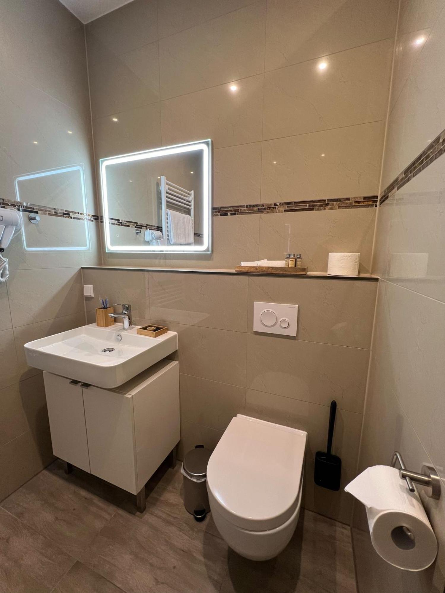 Hotel Residenz Luxury Apartments Metzingen  Bagian luar foto